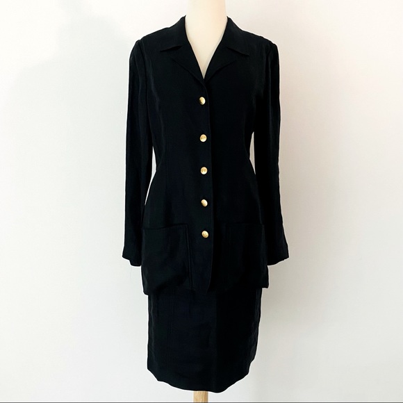 Vintage CHANEL Linen Skirt Suit. Size 8
